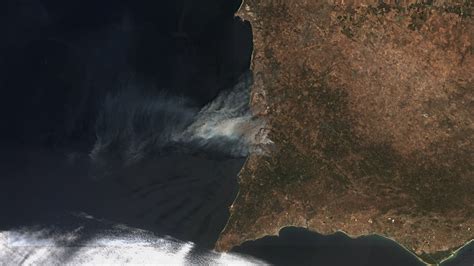 Portugal wildfires: New satellite image shows blaze sweeping。